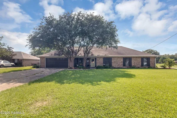 $299,000 | 302 Willow Wood Drive, New Iberia, LA 70563