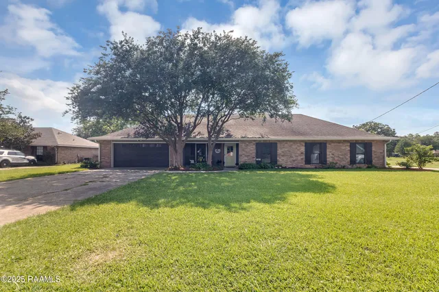 $325,000 | 302 Willow Wood Drive, New Iberia, LA 70563