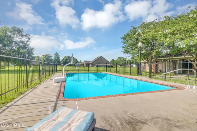 $325,000 | 302 Willow Wood Drive, New Iberia, LA 70563