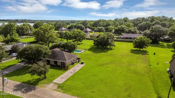 $299,000 | 302 Willow Wood Drive, New Iberia, LA 70563