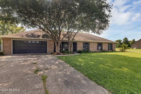 $299,000 | 302 Willow Wood Drive, New Iberia, LA 70563