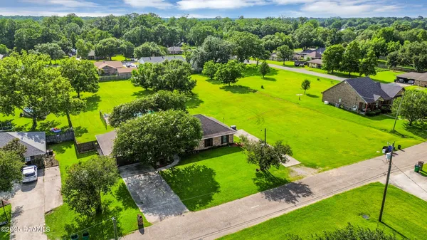 $299,000 | 302 Willow Wood Drive, New Iberia, LA 70563