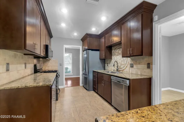 $325,000 | 302 Willow Wood Drive, New Iberia, LA 70563