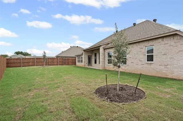 a view of a house with a backyard