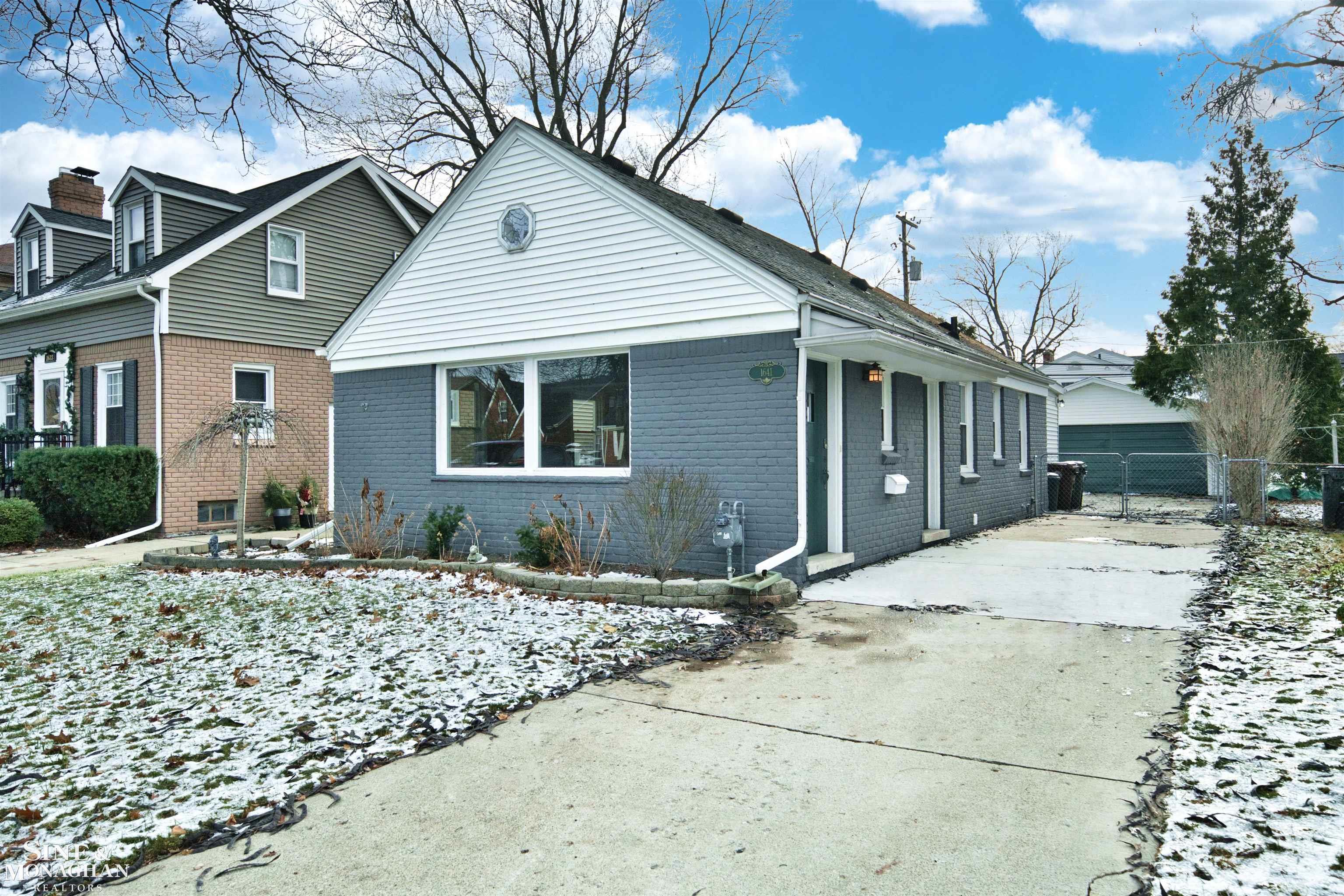 1641 Hampton Road Grosse Pointe Woods, MI 48236 - Photo 2 of 70
