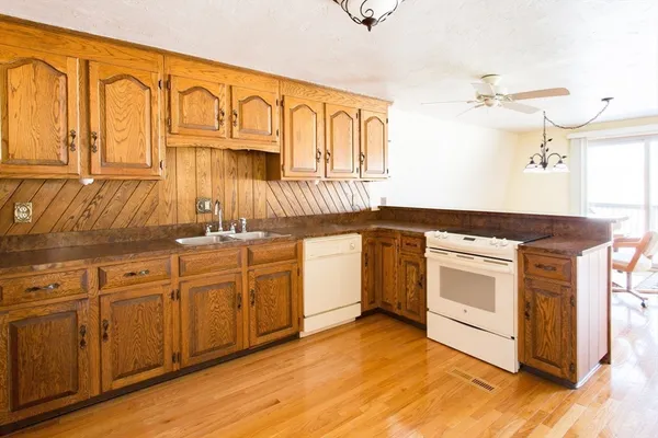 $659,900 | 21-22 Beach Drive, West Brookfield, MA 01585