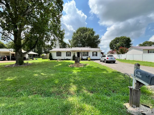 a view of a house with a yard