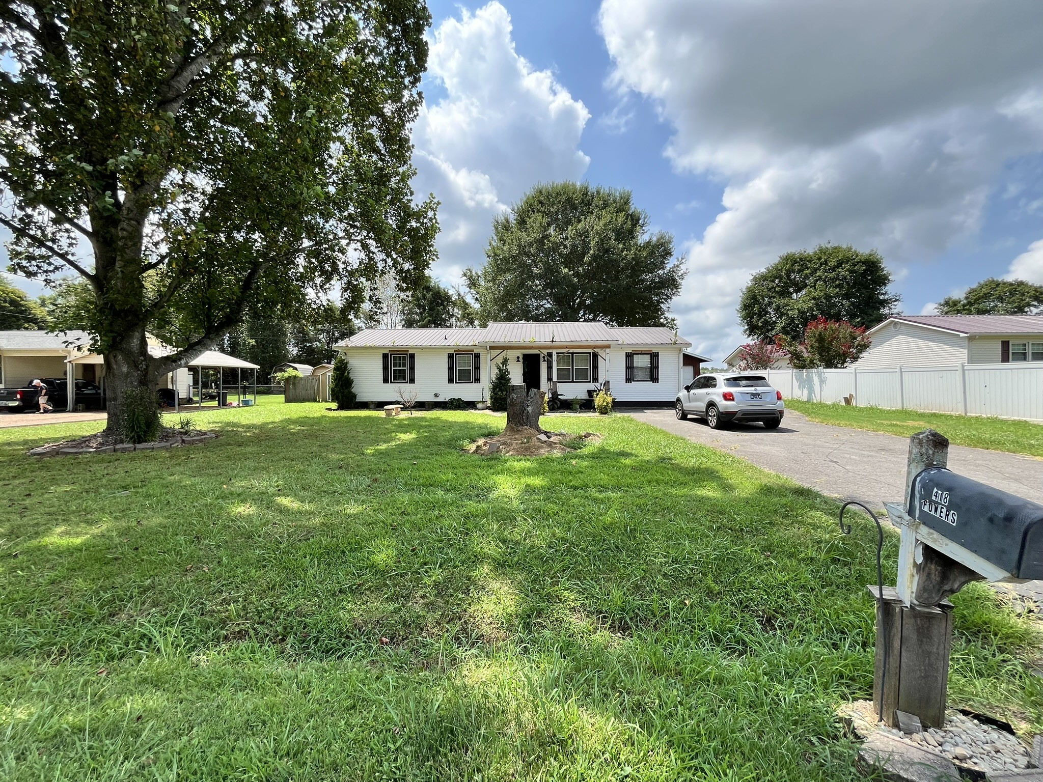 a view of a house with a yard