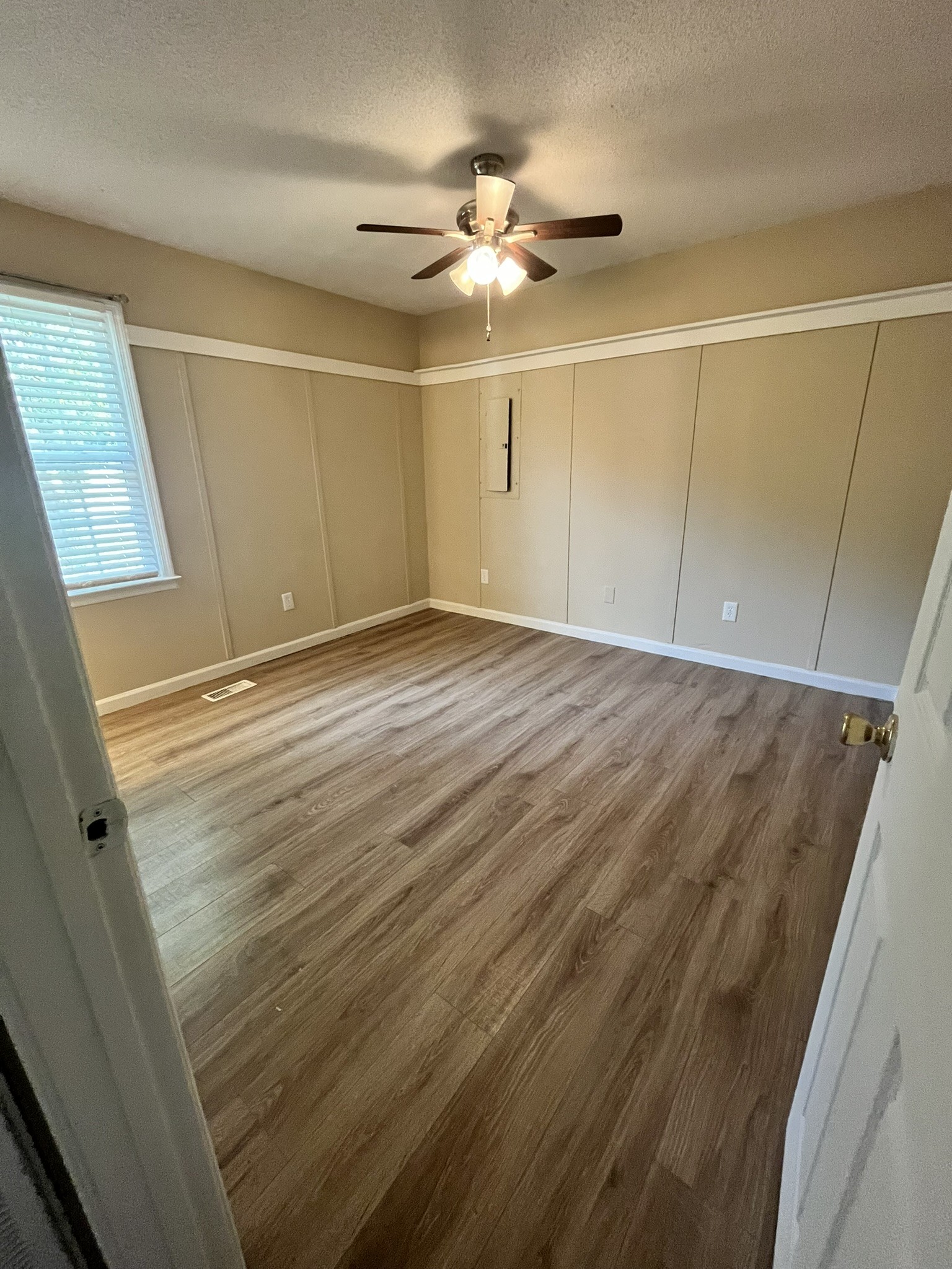 418 Woods Edge Road Winchester, TN 37398 - Photo 3 of 11 a view of an empty room with a window