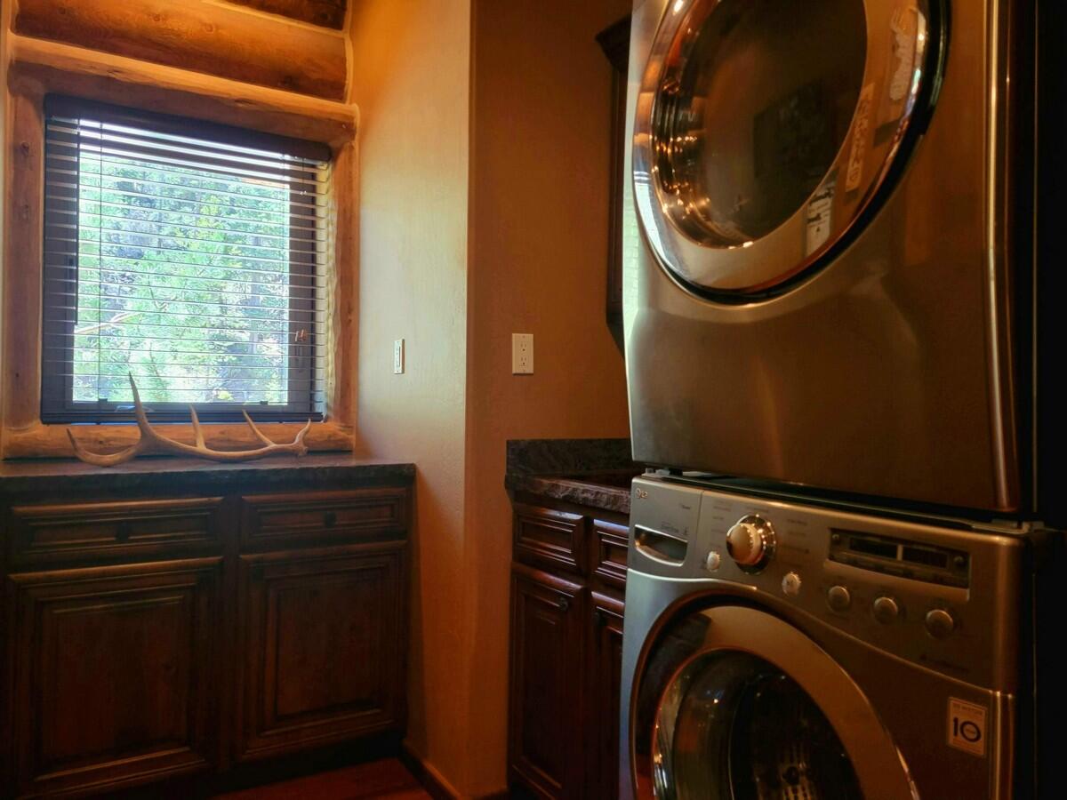1103 East Spring Hollow Road Hatch, UT 84735 - Photo 16 of 50 Main Level Laundry