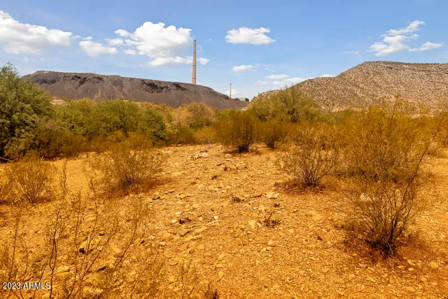 a view of an ocean of a houses