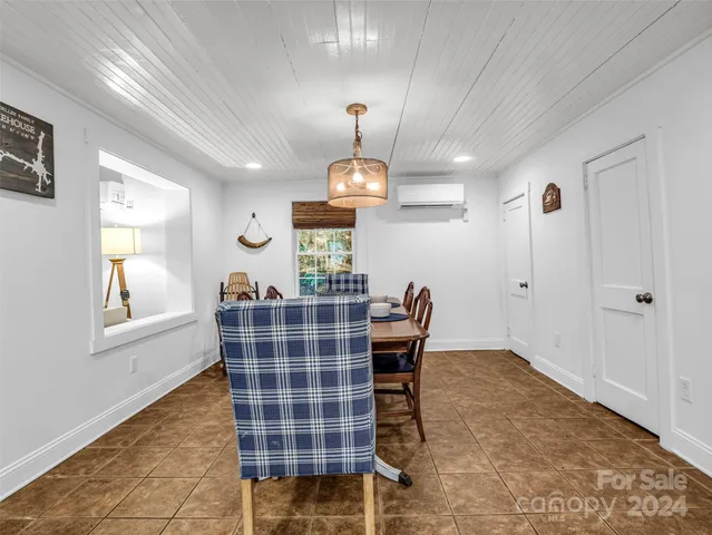 $699,999 | 291 Tryon Bay Circle, Lake Lure, NC 28746