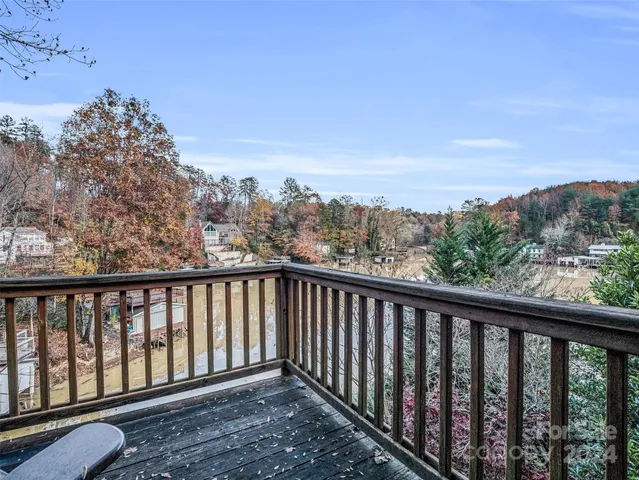 $699,999 | 291 Tryon Bay Circle, Lake Lure, NC 28746