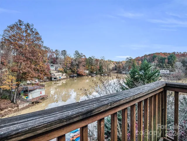 $699,999 | 291 Tryon Bay Circle, Lake Lure, NC 28746