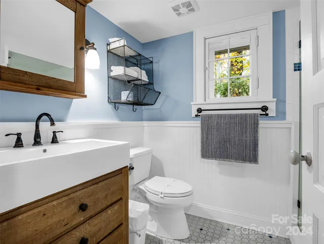 $699,999 | 291 Tryon Bay Circle, Lake Lure, NC 28746