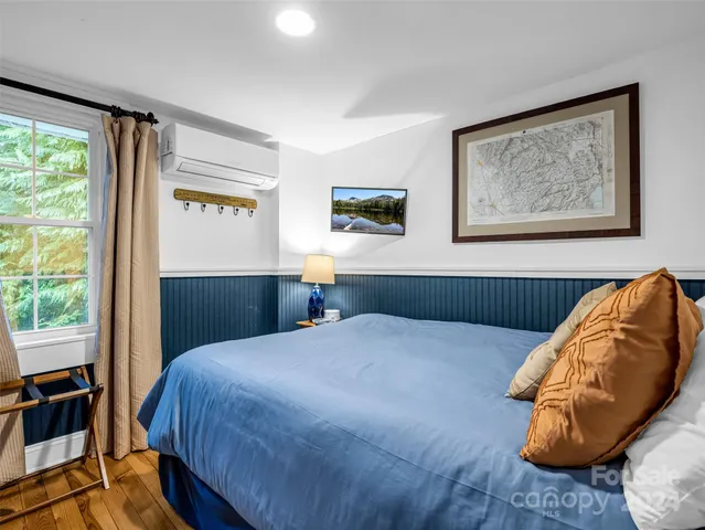 $699,999 | 291 Tryon Bay Circle, Lake Lure, NC 28746