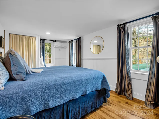 $699,999 | 291 Tryon Bay Circle, Lake Lure, NC 28746