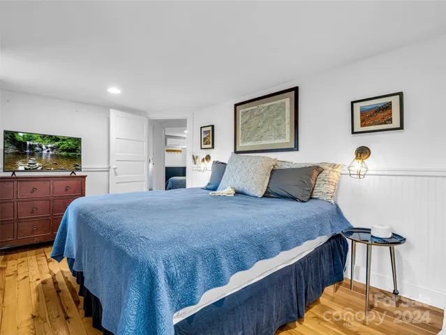 $699,999 | 291 Tryon Bay Circle, Lake Lure, NC 28746