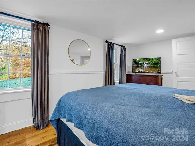 $699,999 | 291 Tryon Bay Circle, Lake Lure, NC 28746