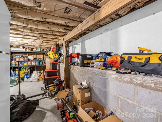 $699,999 | 291 Tryon Bay Circle, Lake Lure, NC 28746