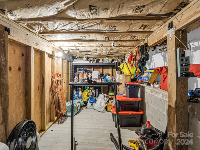 $699,999 | 291 Tryon Bay Circle, Lake Lure, NC 28746