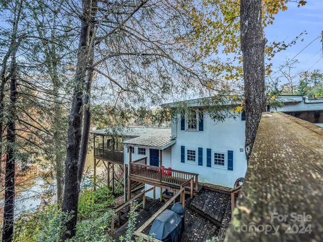 $699,999 | 291 Tryon Bay Circle, Lake Lure, NC 28746