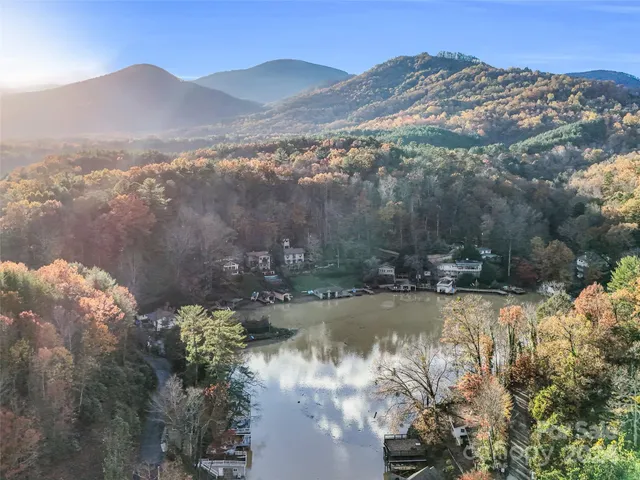 $699,999 | 291 Tryon Bay Circle, Lake Lure, NC 28746