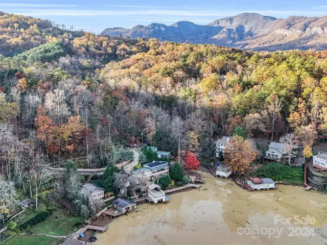 $699,999 | 291 Tryon Bay Circle, Lake Lure, NC 28746