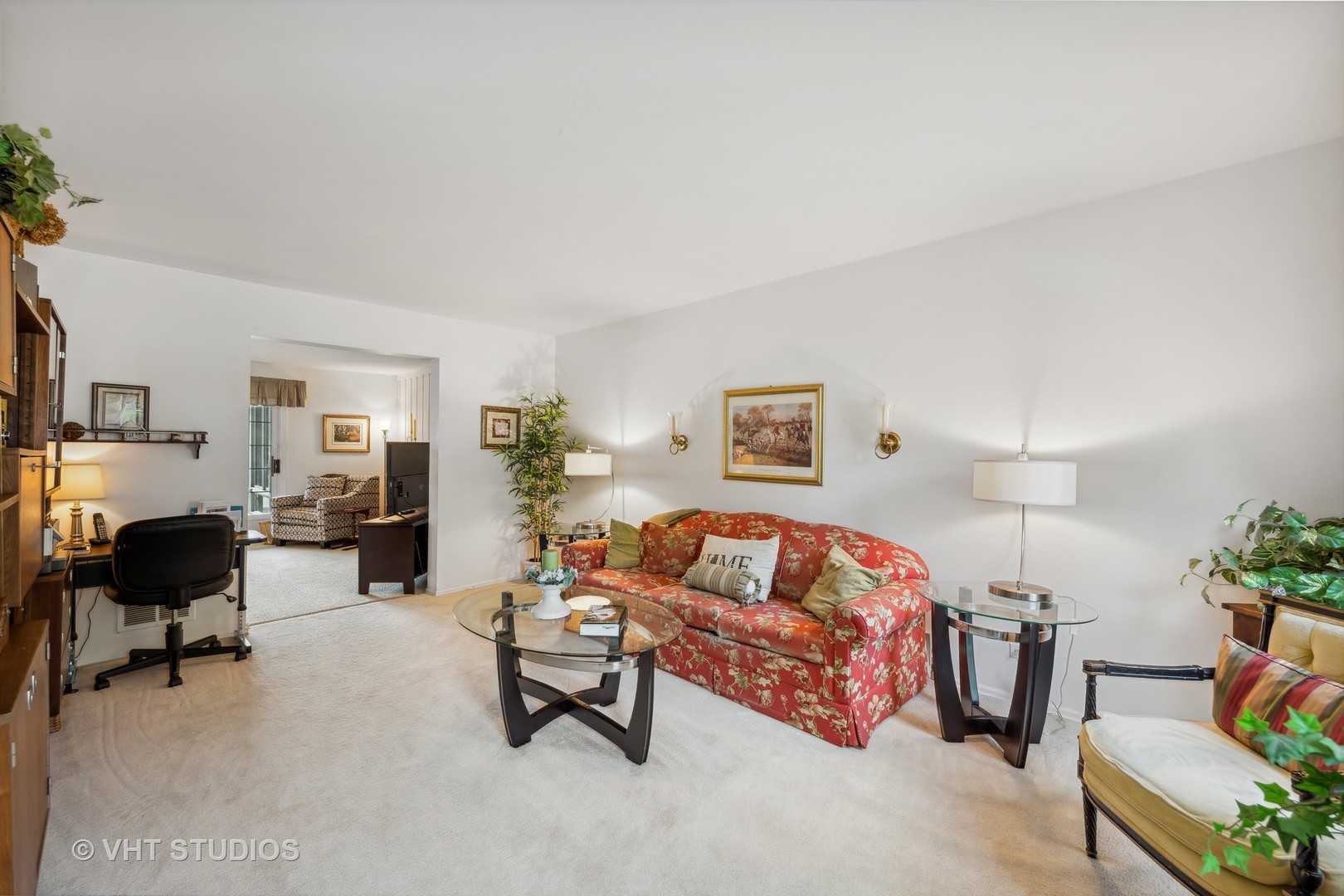 313 Ambleside Drive Roselle, IL 60172 - Photo 15 of 46 a living room with furniture and a lamp