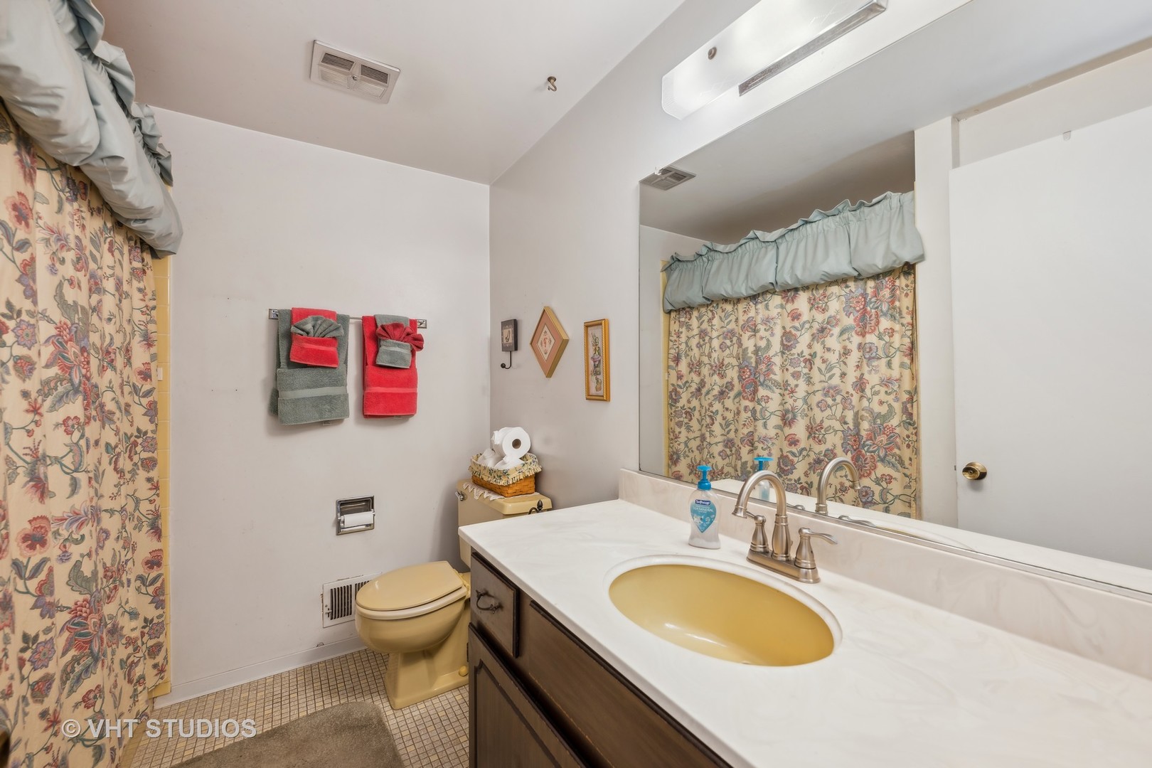 313 Ambleside Drive Roselle, IL 60172 - Photo 18 of 46 a bathroom with a granite countertop sink mirror vanity and toilet