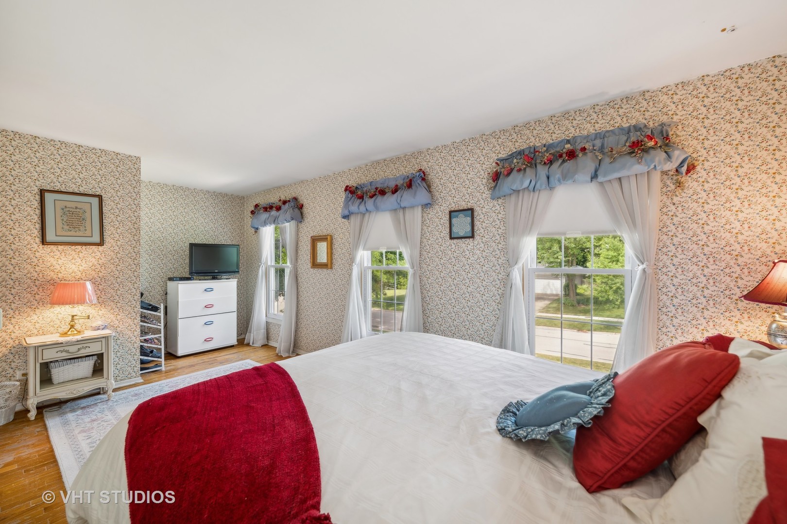 313 Ambleside Drive Roselle, IL 60172 - Photo 20 of 46 a bedroom with a bed and a couch