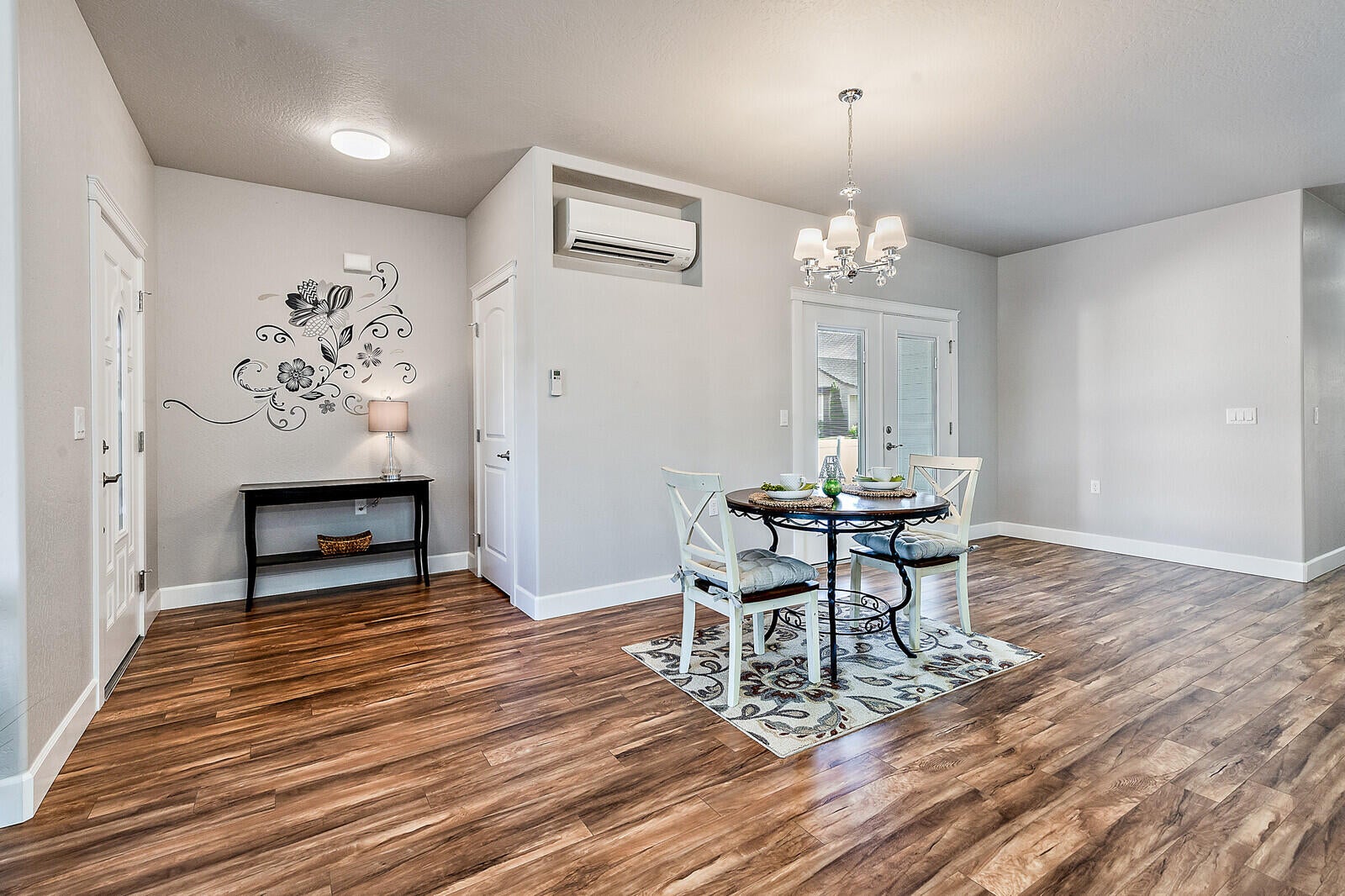 1405 North Haskell Street Central Point, OR 97502 - Photo 8 of 37 9-Dining