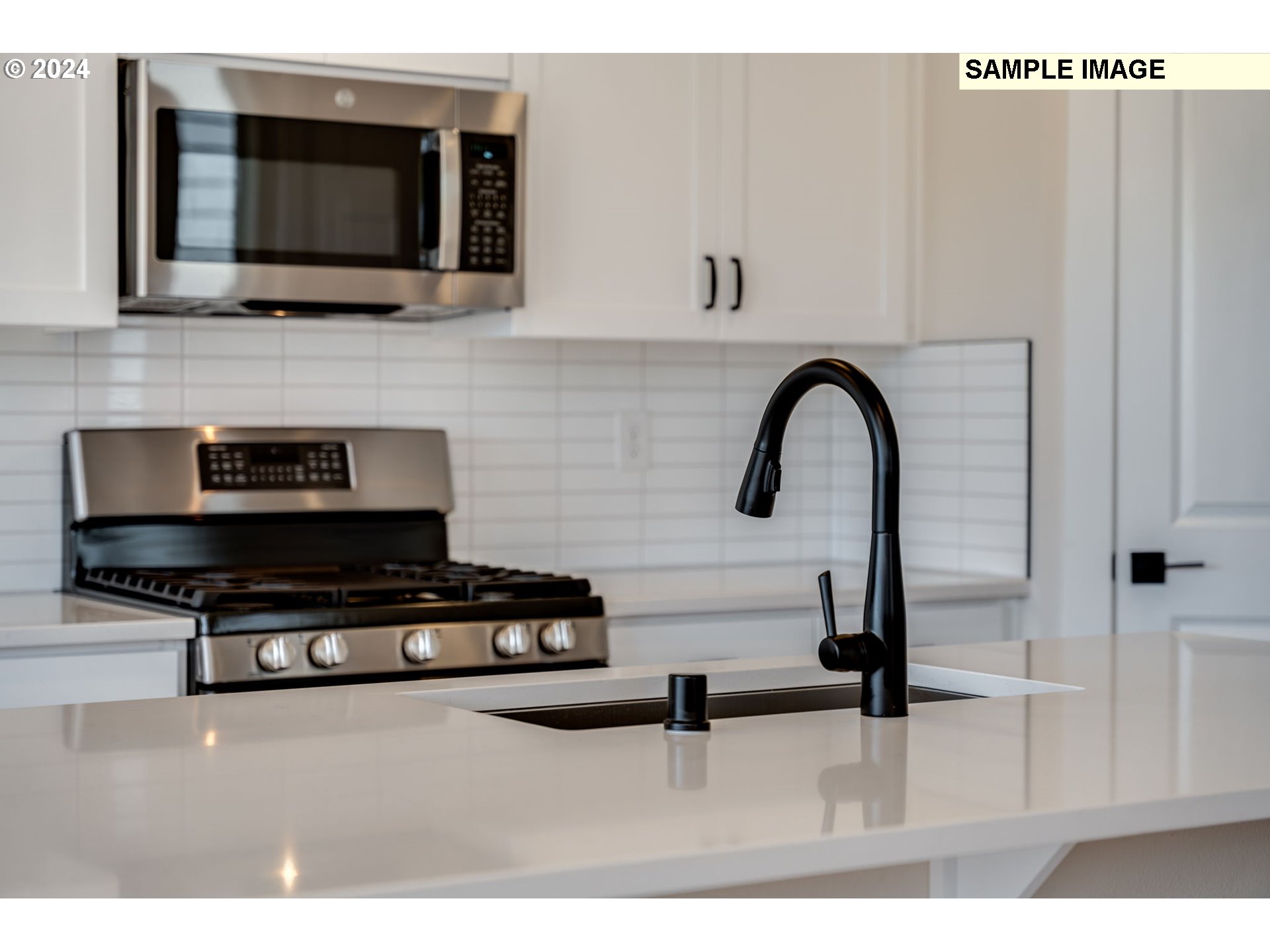 807 Northwest 178th Street Ridgefield, WA 98642 - Photo 4 of 40