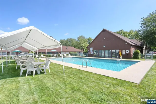 $549,900 | 16-3 Tamaron Drive, Waldwick, NJ 07463