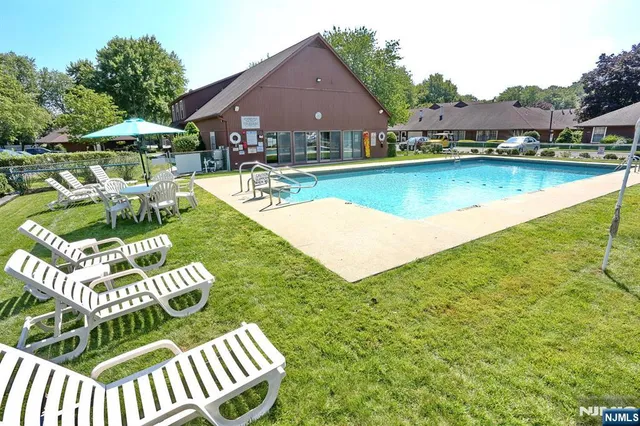 $549,900 | 16-3 Tamaron Drive, Waldwick, NJ 07463