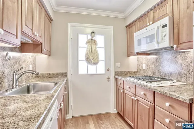 $549,900 | 16-3 Tamaron Drive, Waldwick, NJ 07463