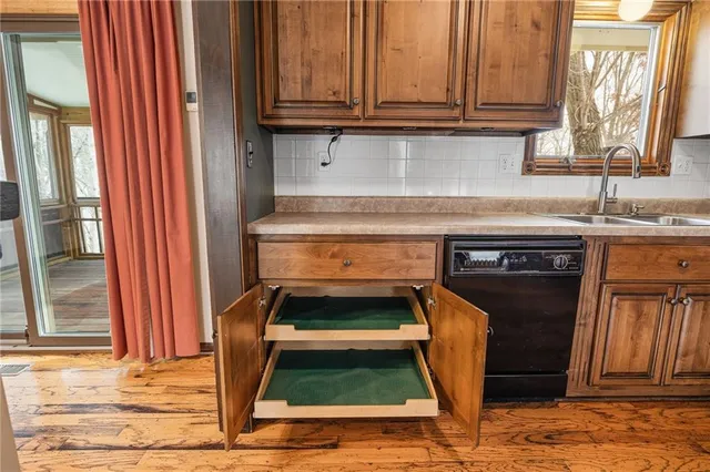 $345,000 | 917 Northwest Valley Lane, Riverside, MO 64150