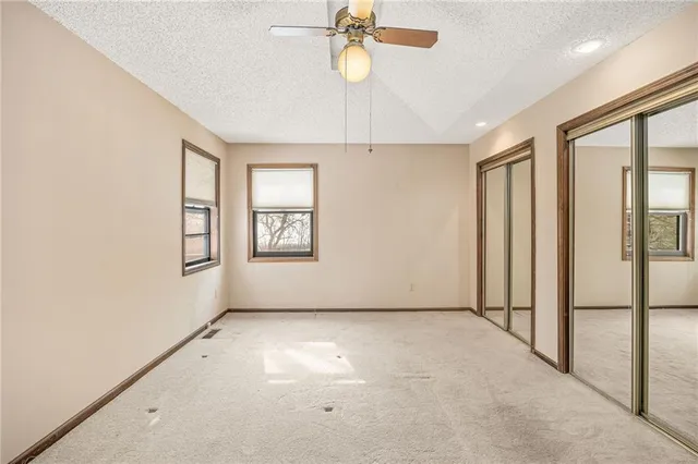 $345,000 | 917 Northwest Valley Lane, Riverside, MO 64150