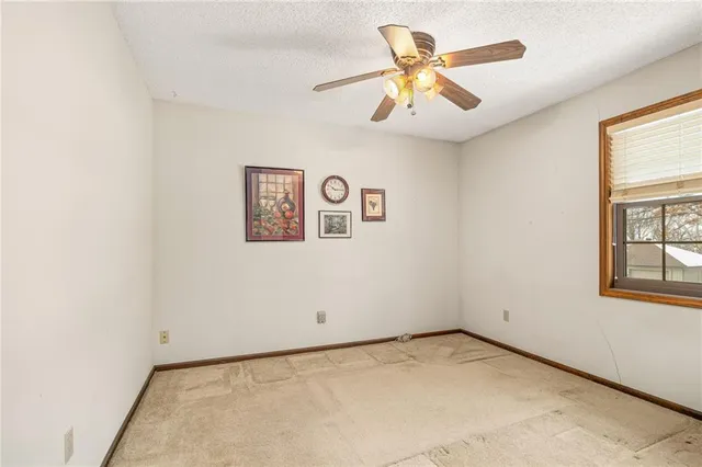 $345,000 | 917 Northwest Valley Lane, Riverside, MO 64150