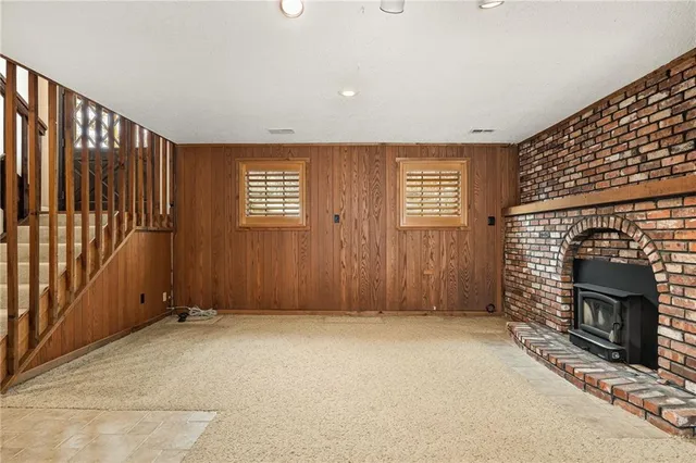 $345,000 | 917 Northwest Valley Lane, Riverside, MO 64150