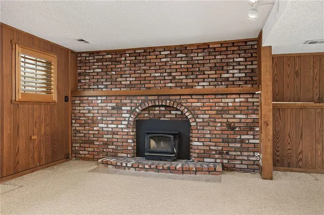 $345,000 | 917 Northwest Valley Lane, Riverside, MO 64150