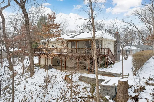 $345,000 | 917 Northwest Valley Lane, Riverside, MO 64150