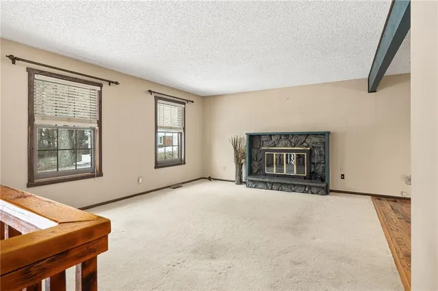 $345,000 | 917 Northwest Valley Lane, Riverside, MO 64150