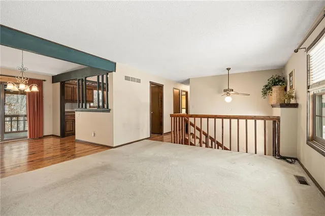 $345,000 | 917 Northwest Valley Lane, Riverside, MO 64150