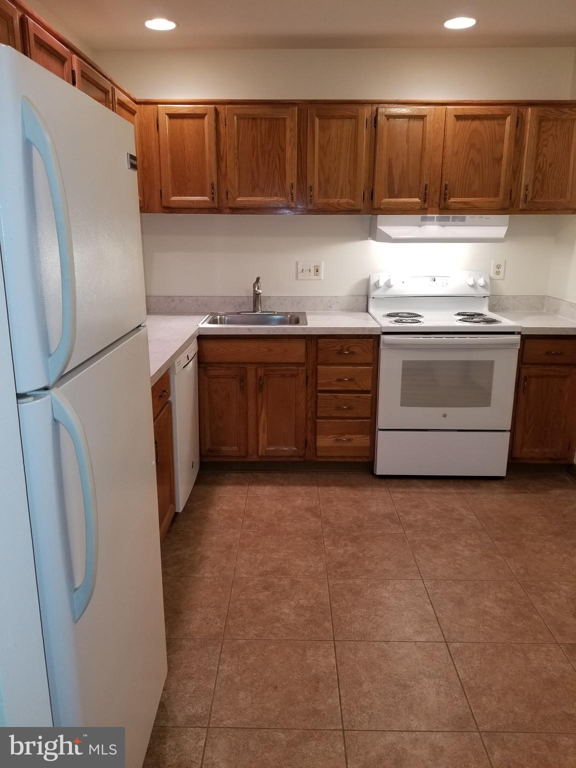 13 Muirfield Drive Reading, PA 19607 - Photo 2 of 13 KITCHEN