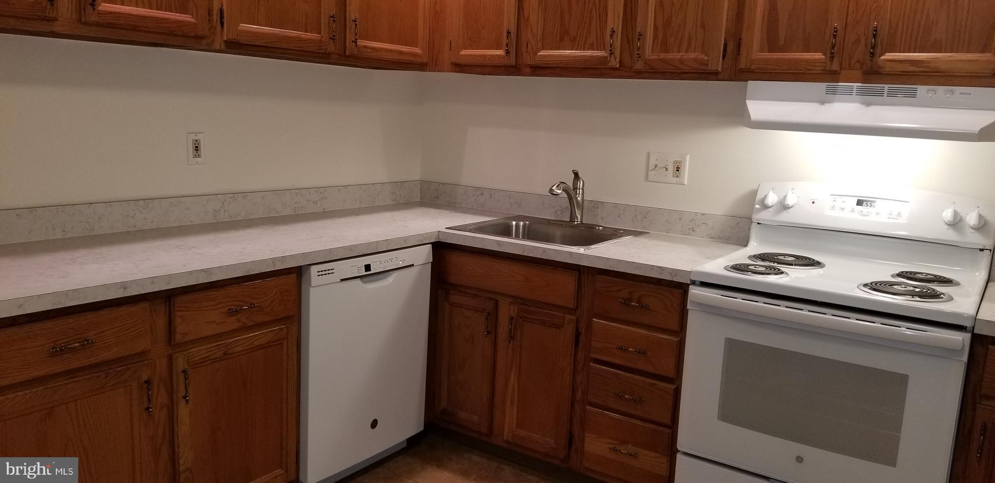 13 Muirfield Drive Reading, PA 19607 - Photo 3 of 13 Gallery Image 3