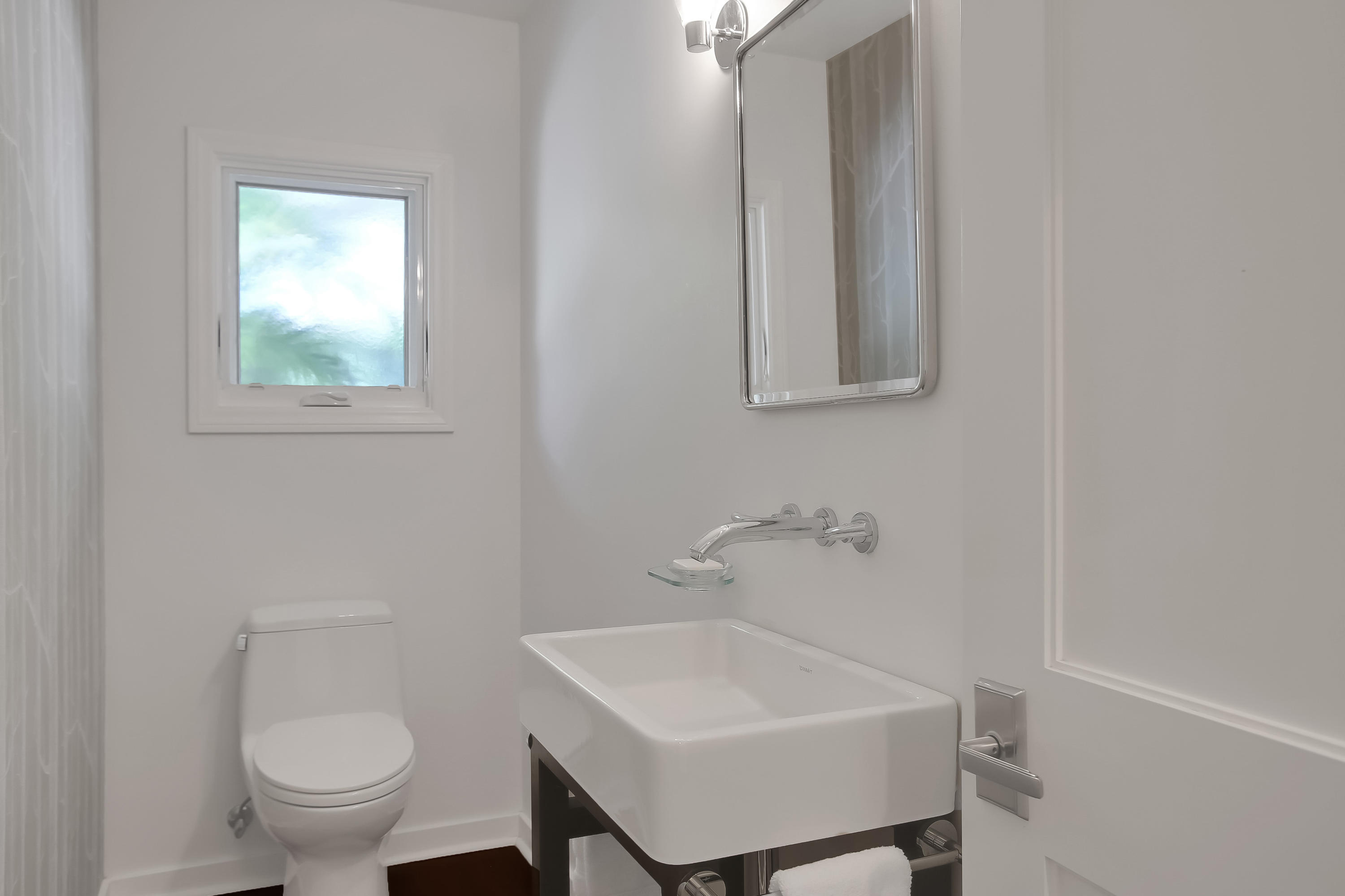 725 North Ontare Road Santa Barbara, CA 93105 - Photo 13 of 35 Powder Room