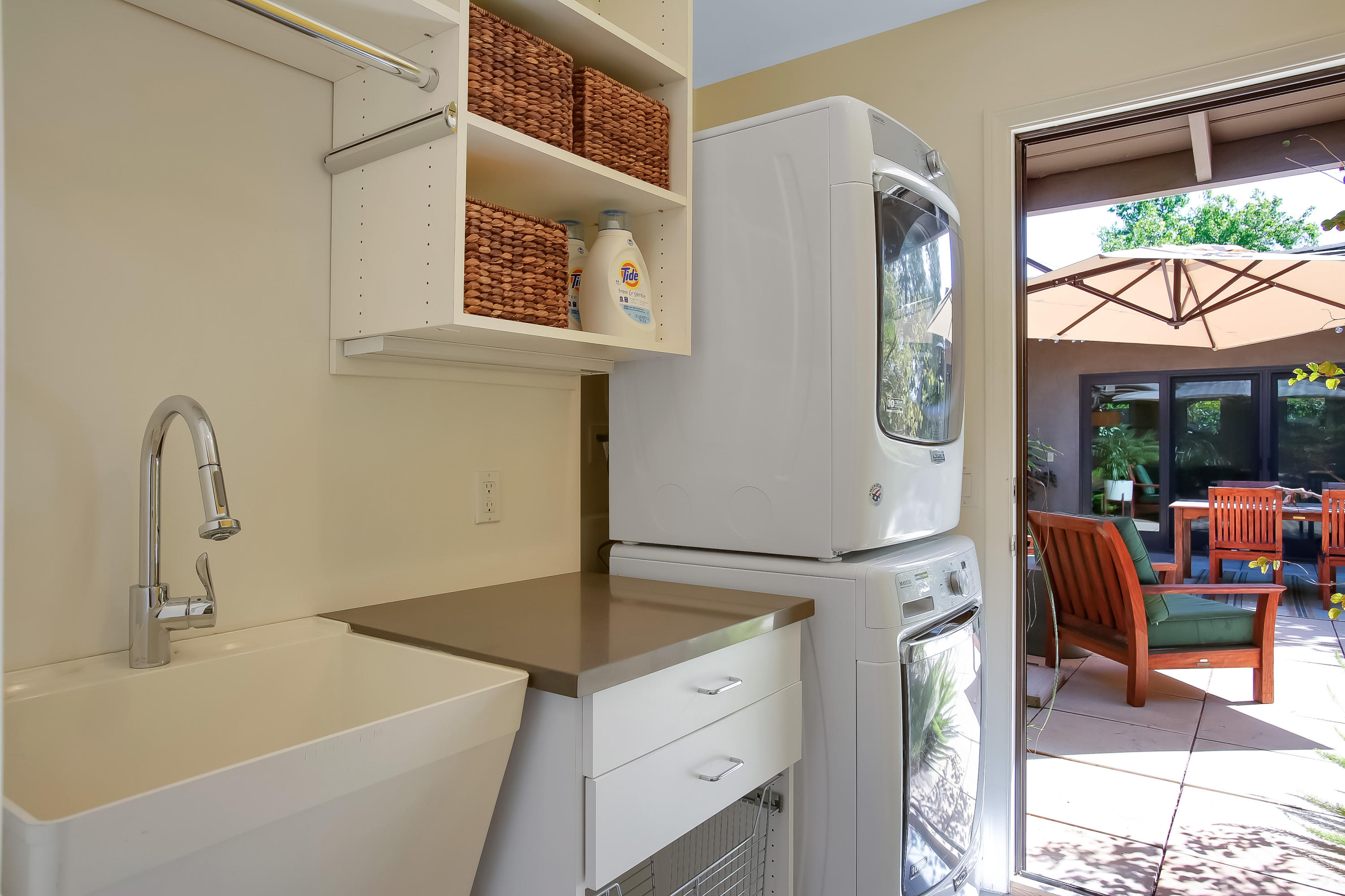 725 North Ontare Road Santa Barbara, CA 93105 - Photo 25 of 35 Laundry