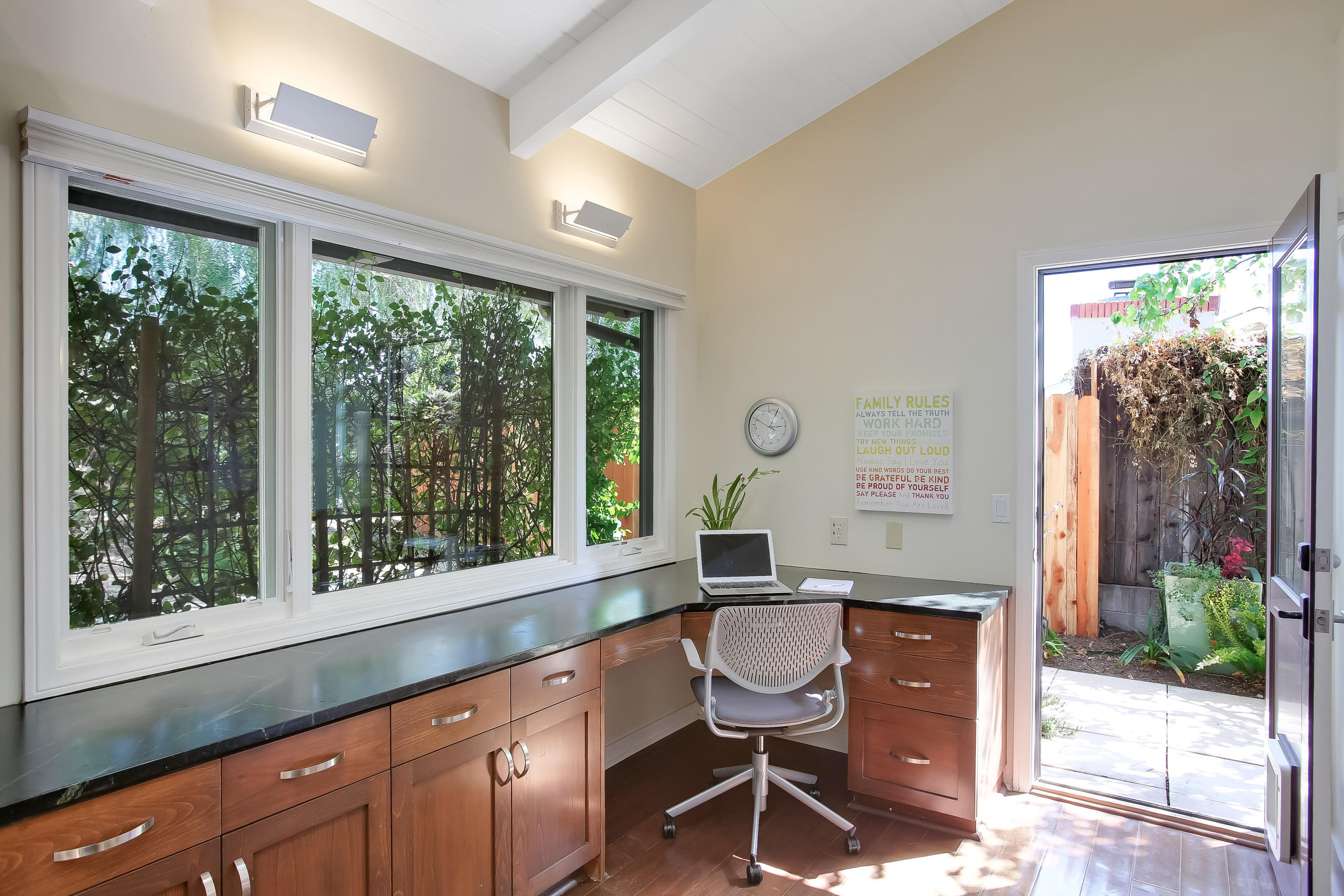 725 North Ontare Road Santa Barbara, CA 93105 - Photo 9 of 35 Desk Alcove