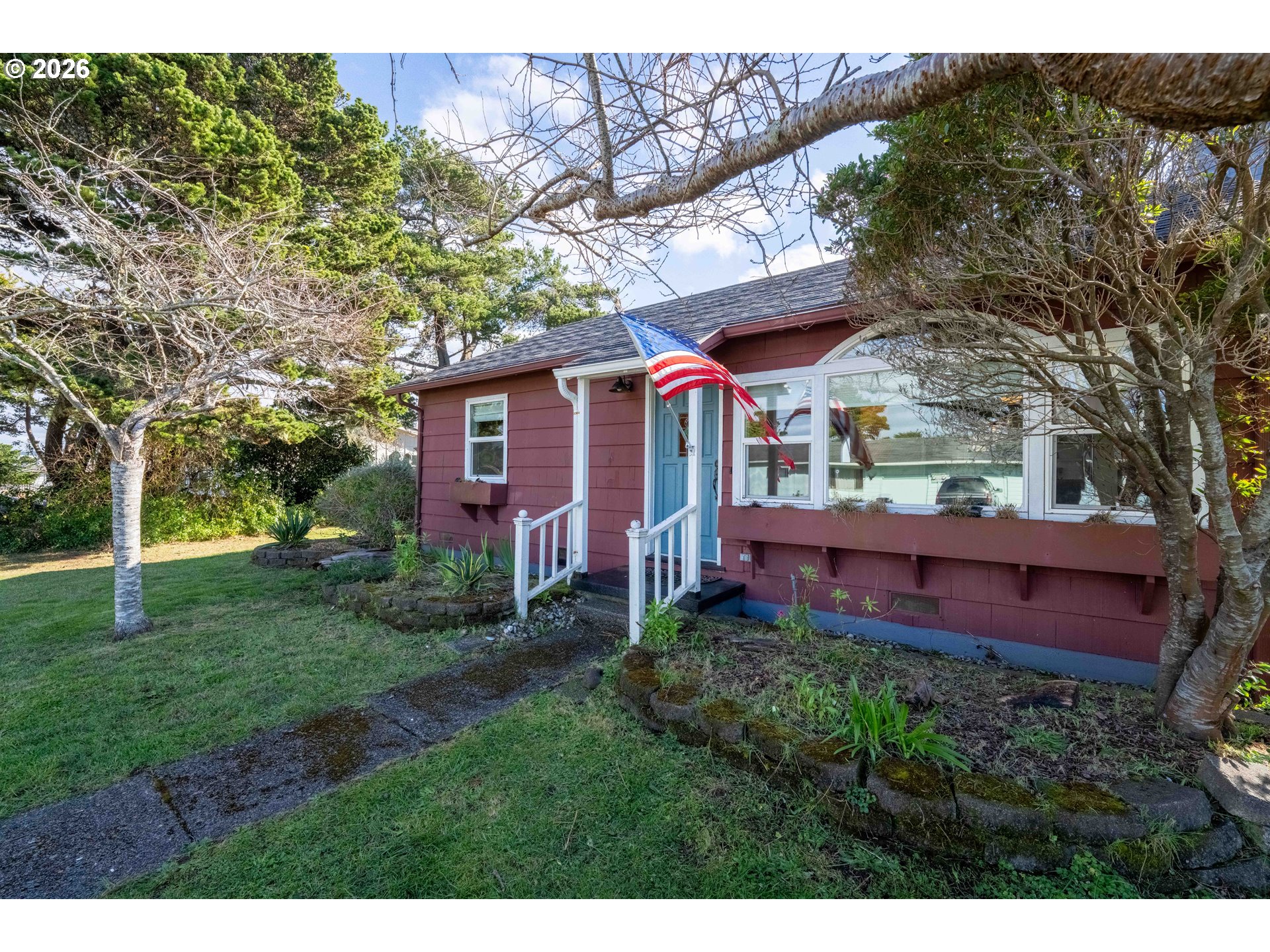 685 10th Street Southwest Bandon, OR 97411 - Photo 2 of 40